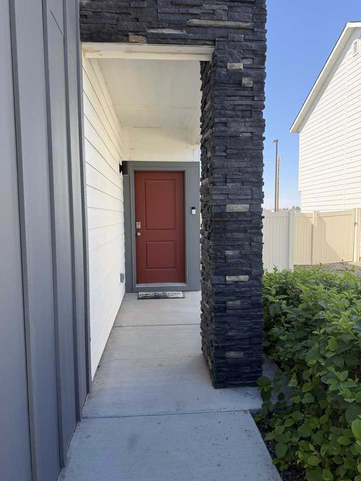 3448 W Commemoration Ave #NA - Photo 2 of 25