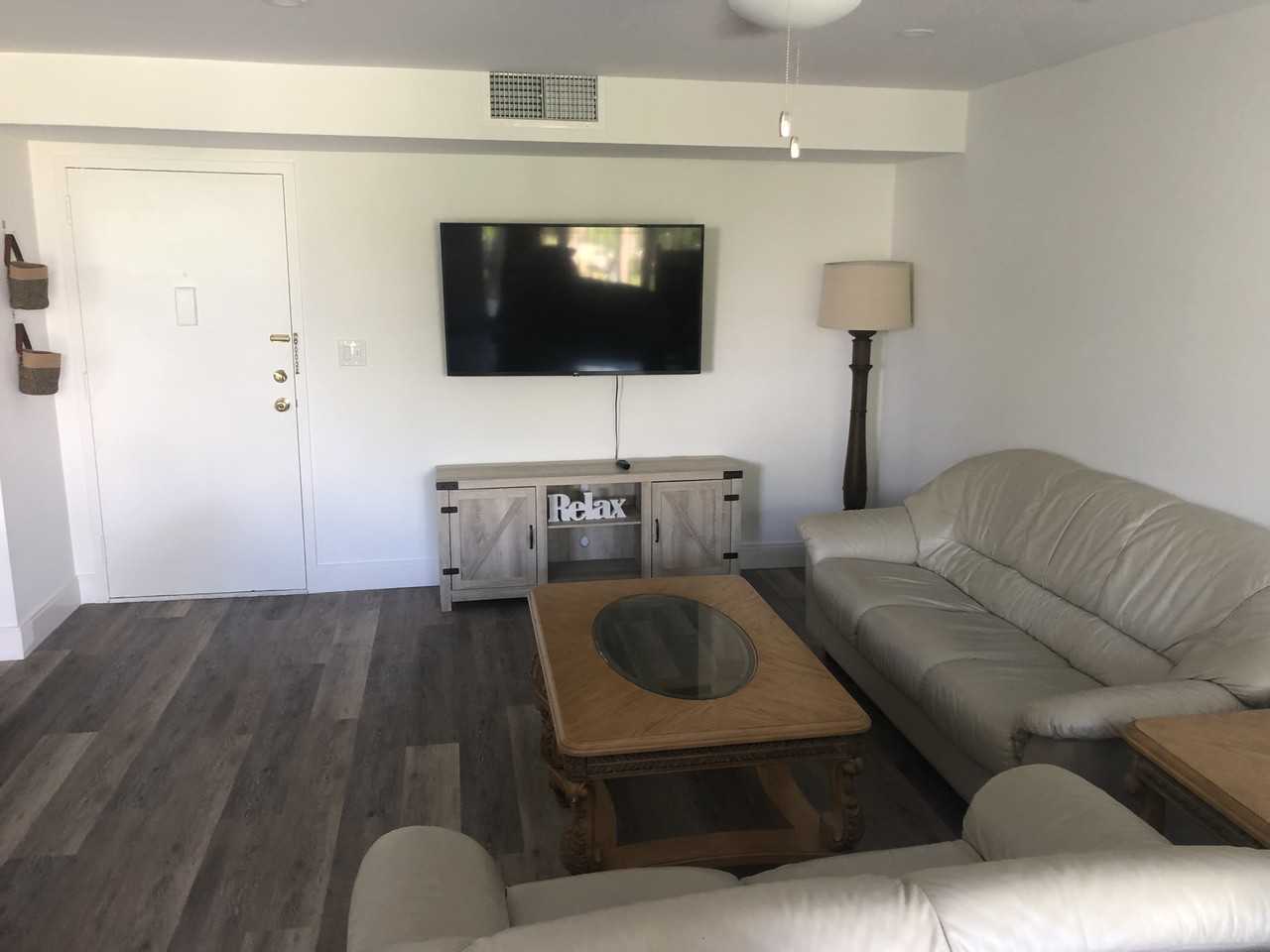 1238 Hillsboro Mile #204 - Photo 4 of 11