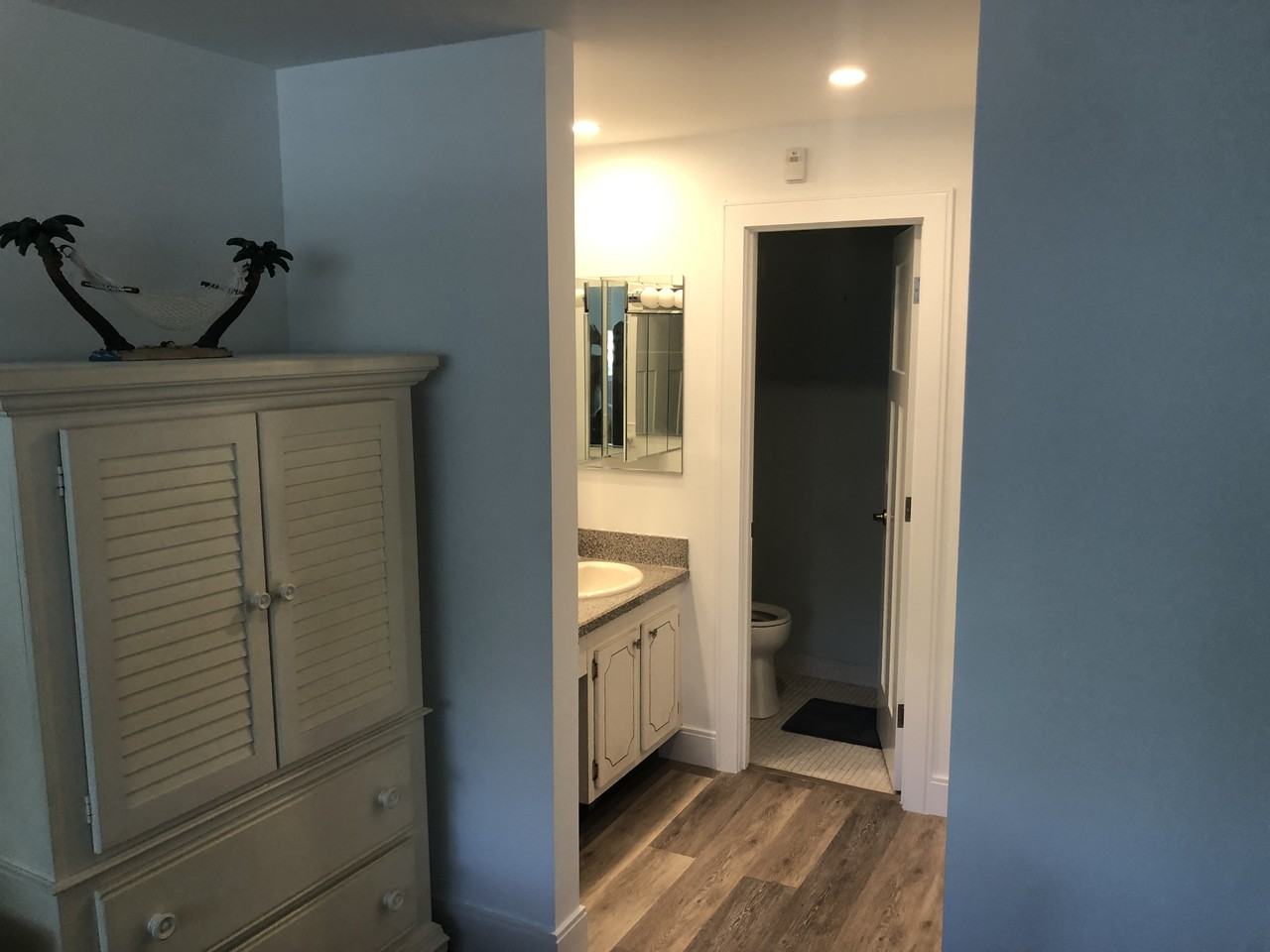 1238 Hillsboro Mile #204 - Photo 5 of 11