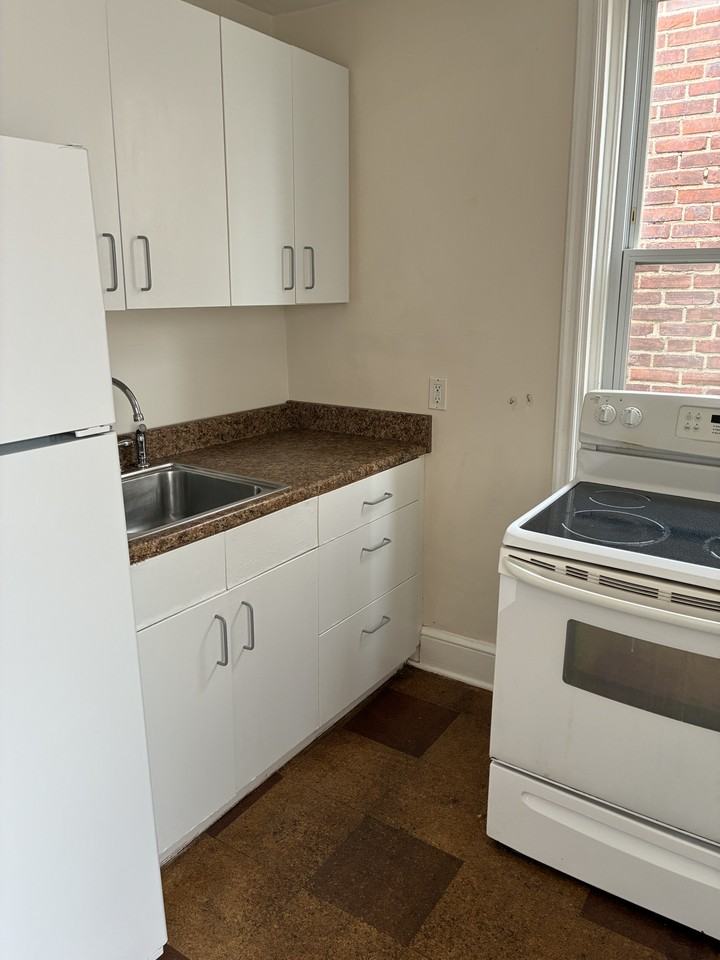 835 N Union St #B - Photo 5 of 11