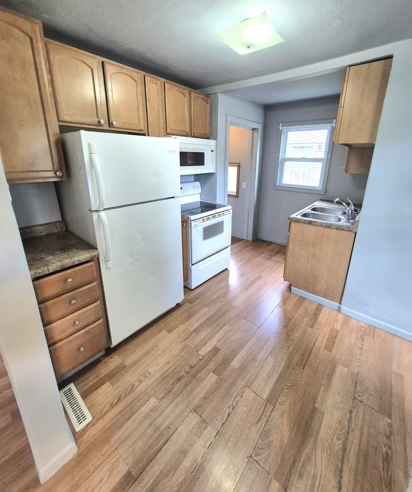 611 5th Ave Ne #NA - Photo 3 of 10