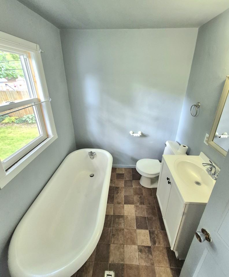 611 5th Ave Ne #NA - Photo 5 of 10