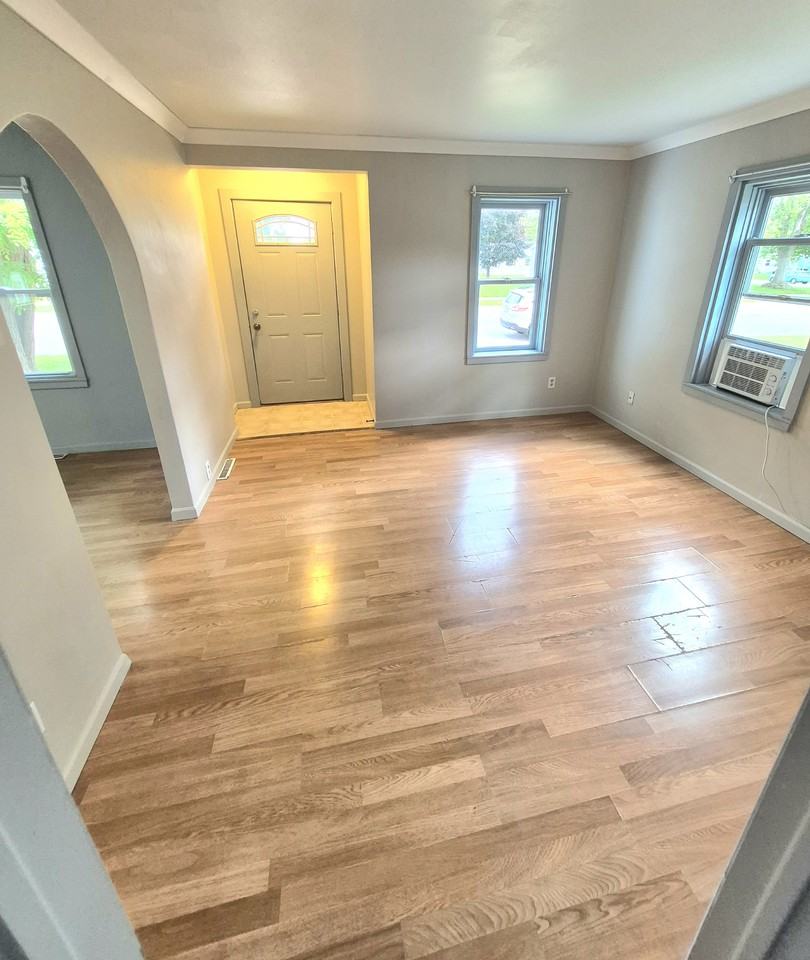 611 5th Ave Ne #NA - Photo 6 of 10