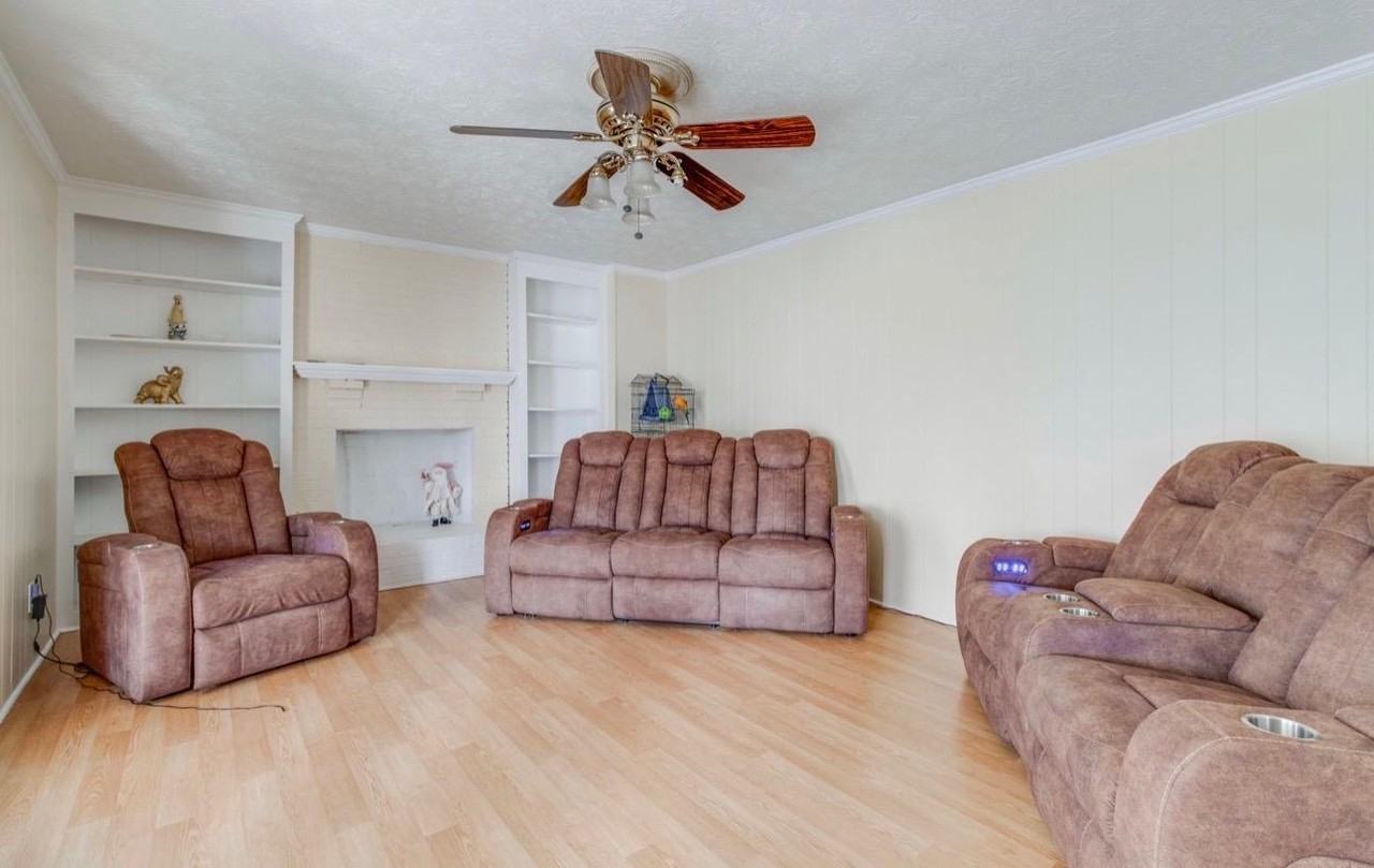838 Gardendale Dr #NA - Photo 2 of 20