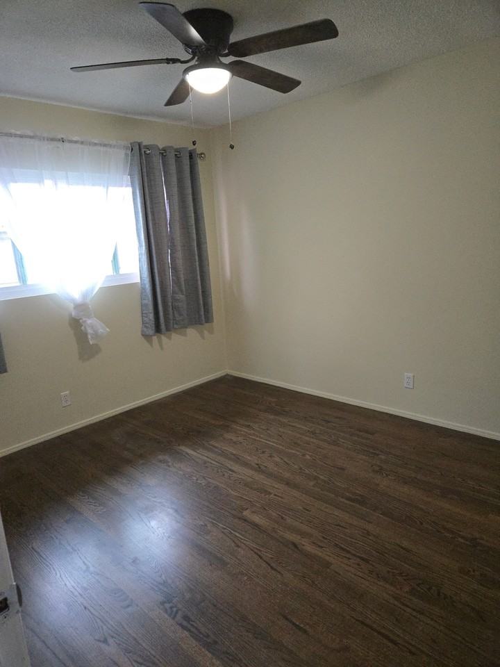 11925 Ramona Ave - Photo 4 of 11