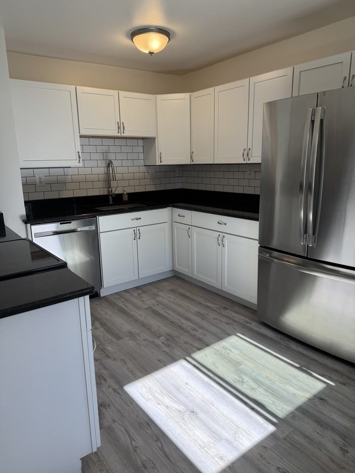 380 Jeffery Ct #NA - Photo 3 of 17