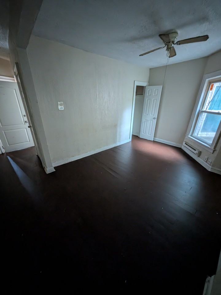 1874 Marloes Ave #23 - Photo 3 of 8