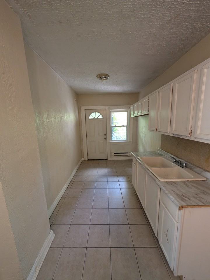 1874 Marloes Ave #23 - Photo 6 of 8