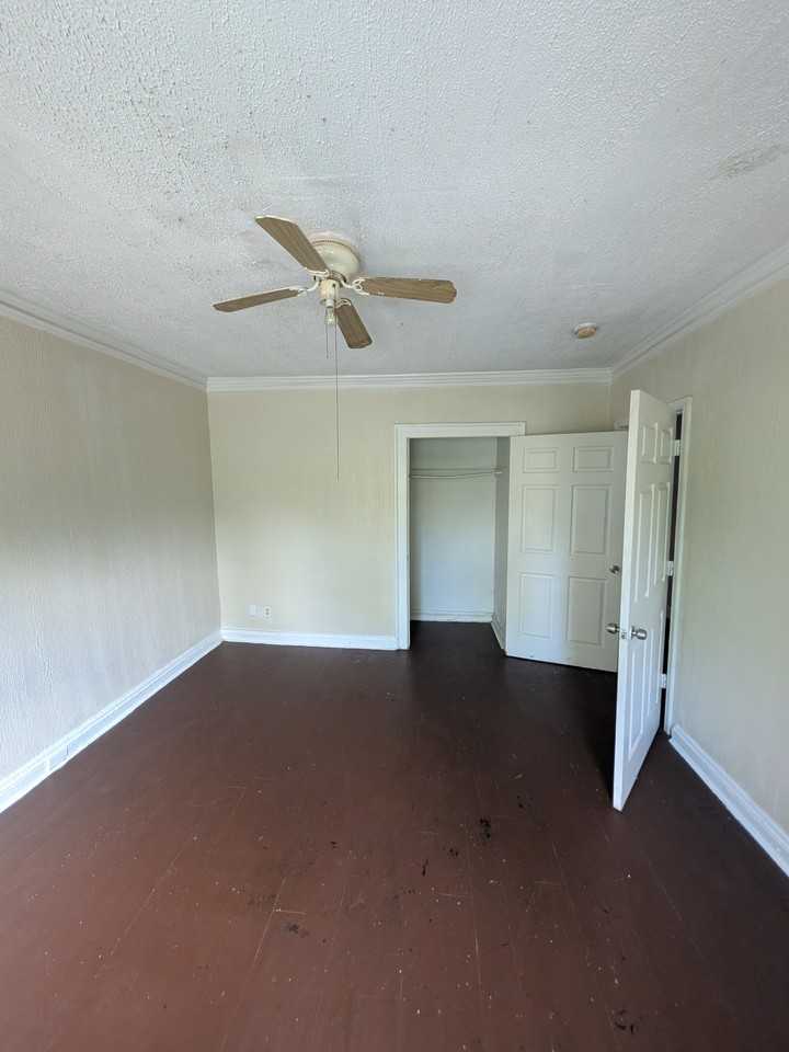 1874 Marloes Ave #23 - Photo 7 of 8