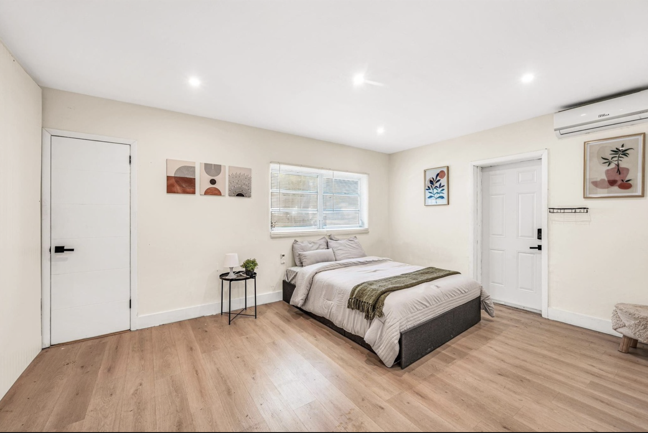 1760 Ne 13th St #1 - Photo 6 of 24