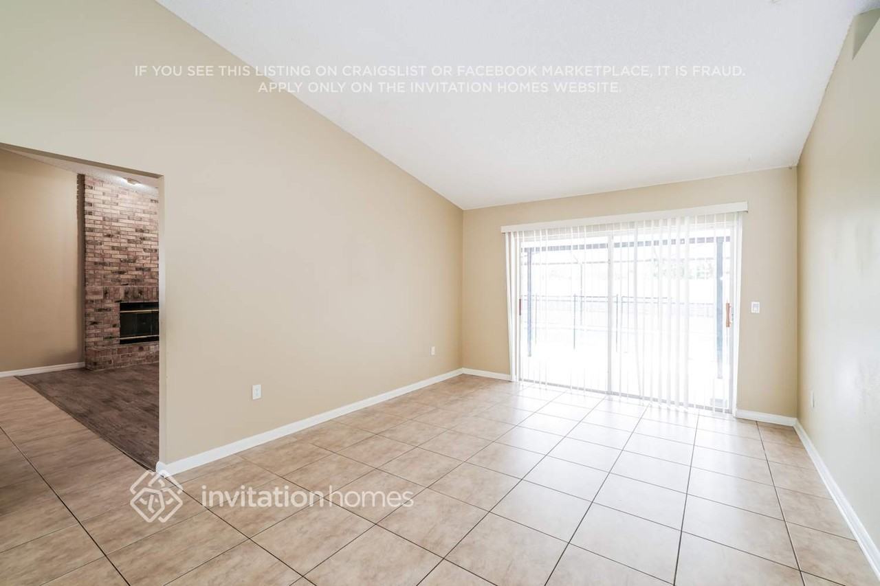 12305 Huckleberry Ct - Photo 3 of 17