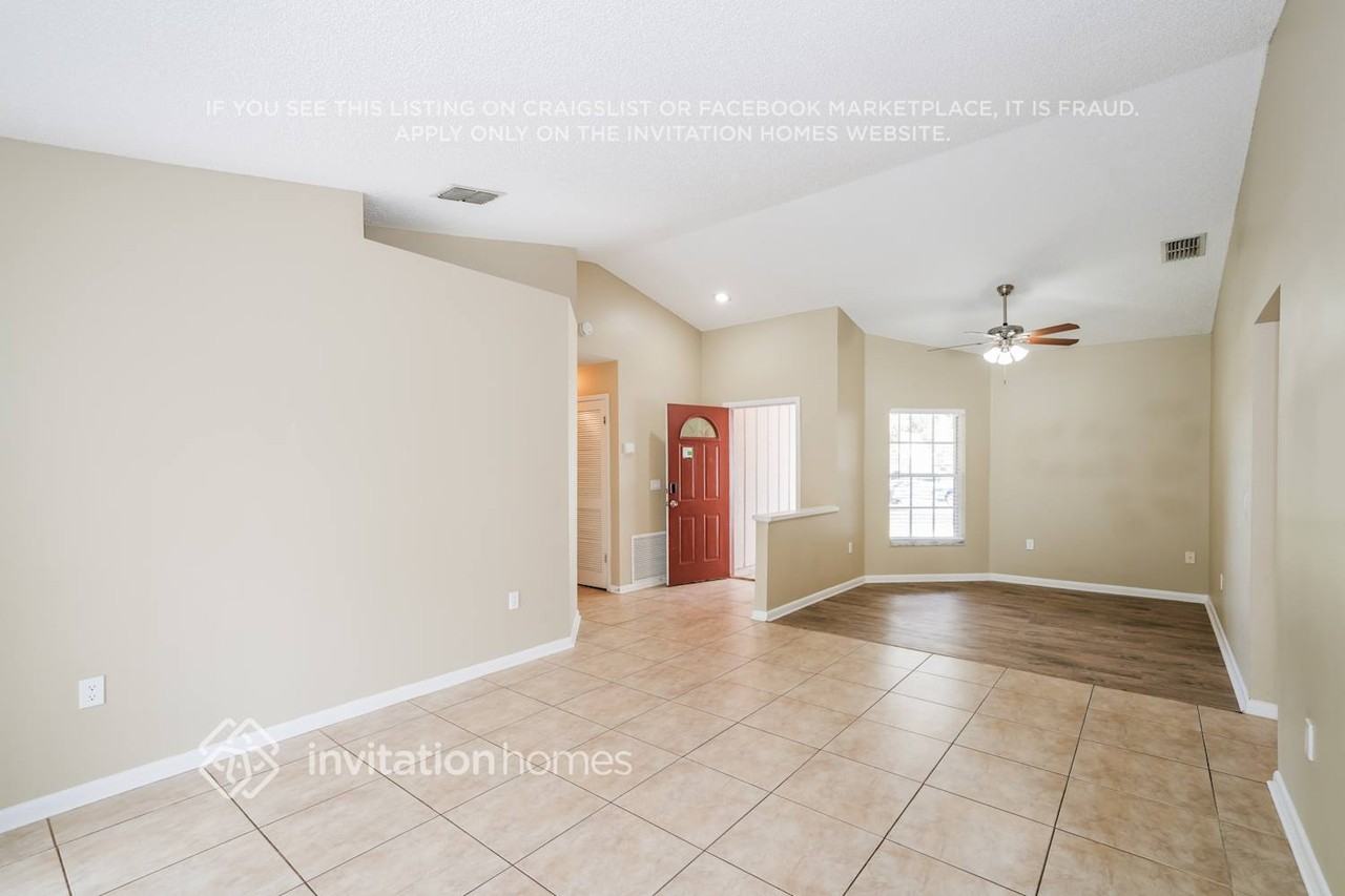 12305 Huckleberry Ct - Photo 4 of 17