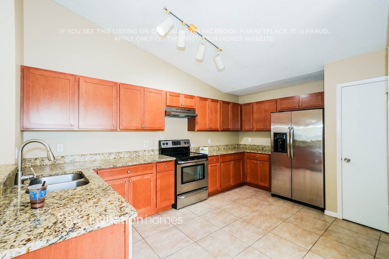 12305 Huckleberry Ct - Photo 7 of 17