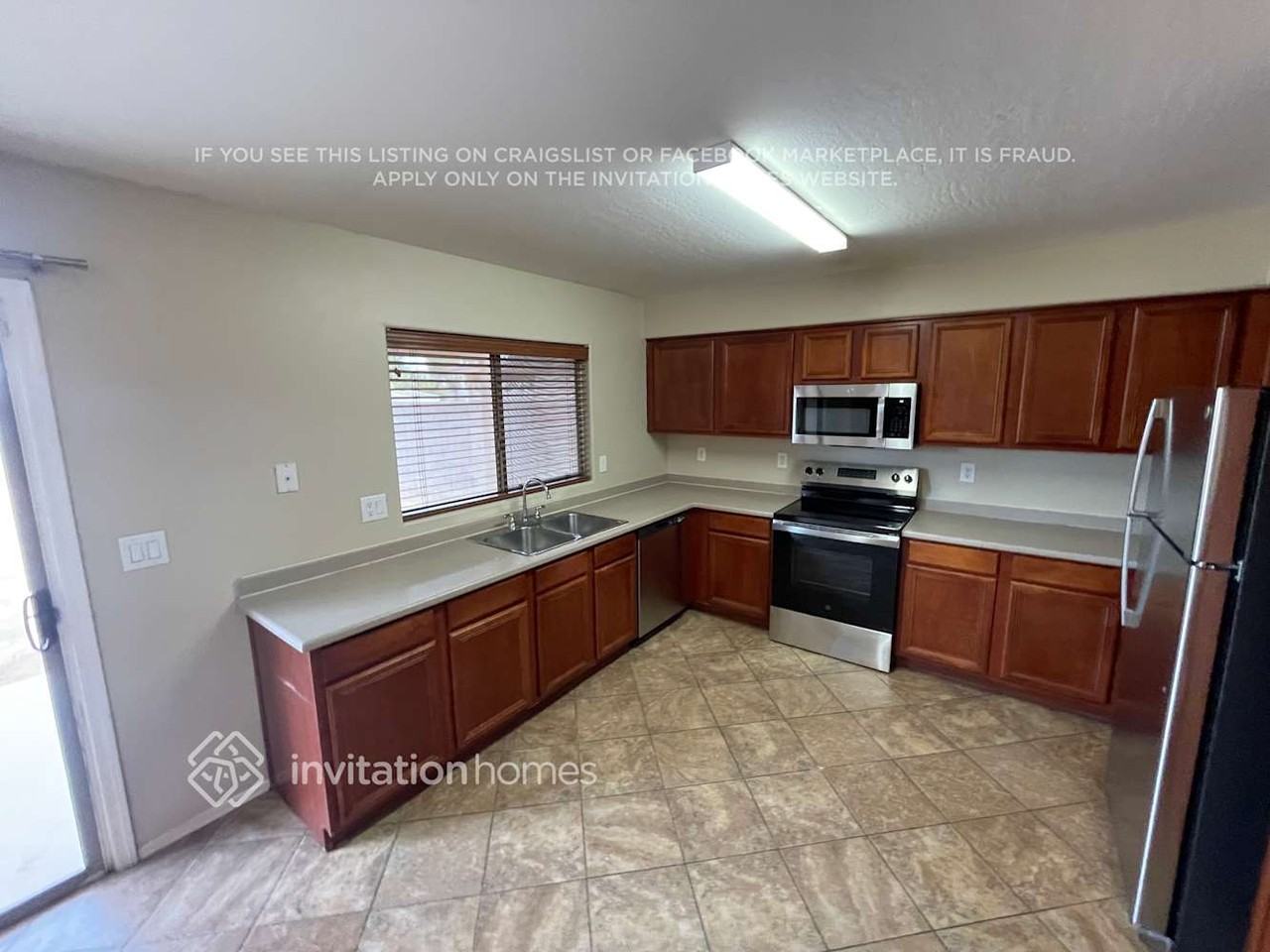 5605 S 51st Dr - Photo 3 of 14