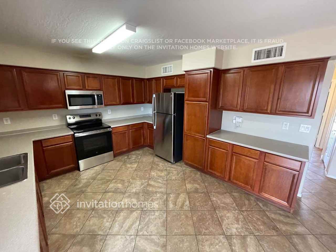 5605 S 51st Dr - Photo 4 of 14