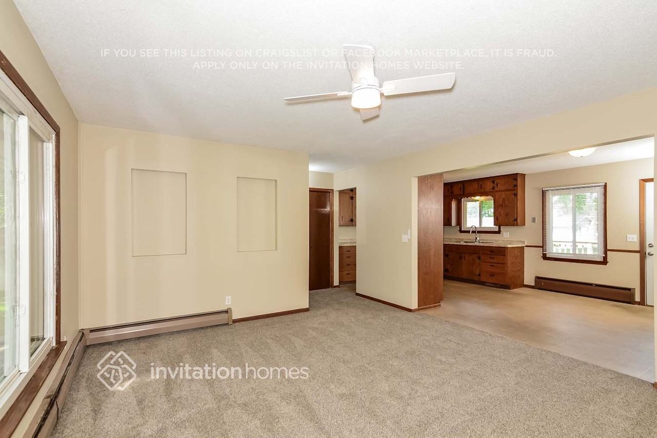 1115 Madison St S - Photo 7 of 18