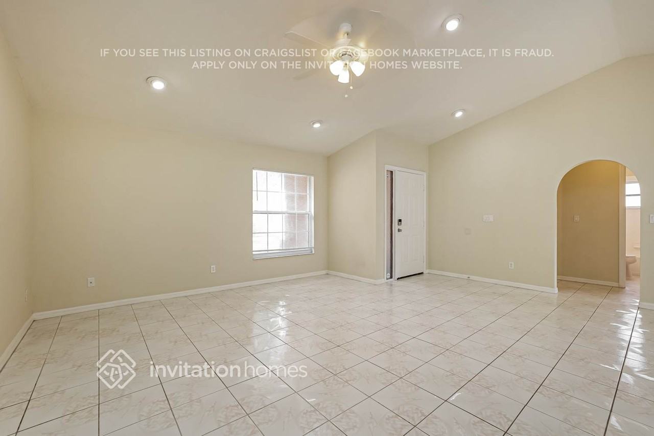 15562 Horseshoe Ln - Photo 5 of 17
