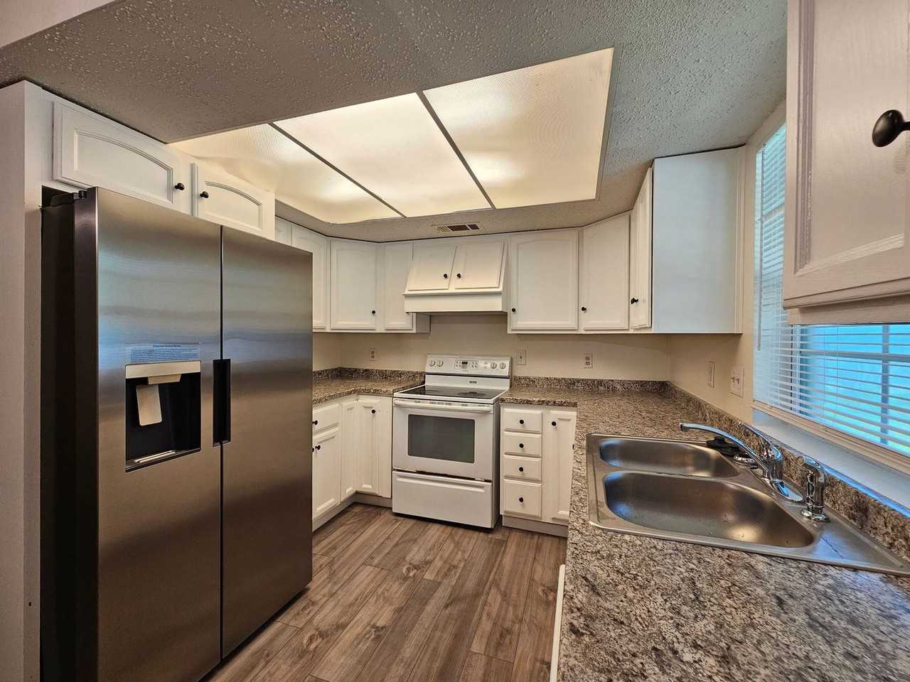 1208 Preswick Cir - Photo 2 of 17