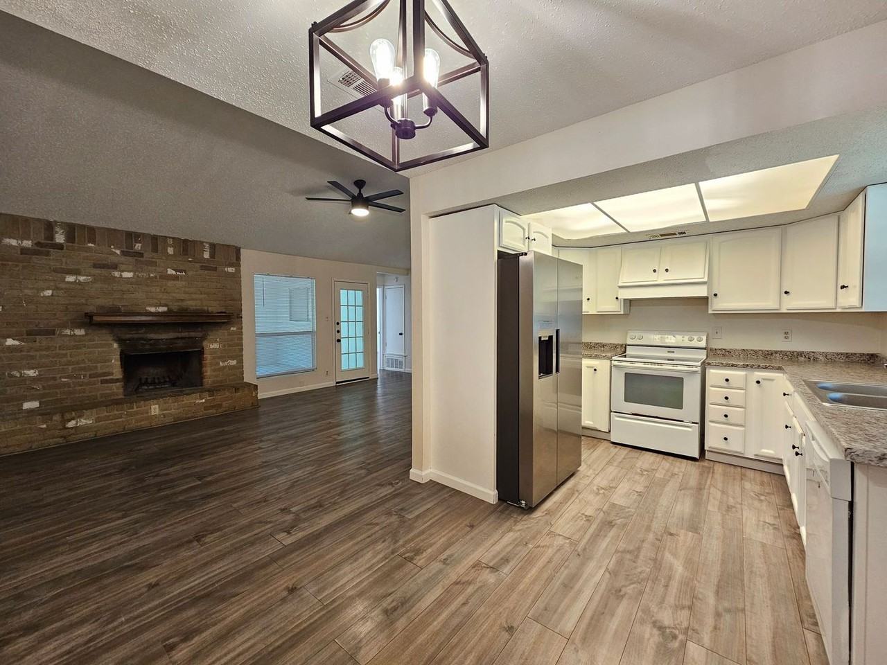 1208 Preswick Cir - Photo 4 of 17