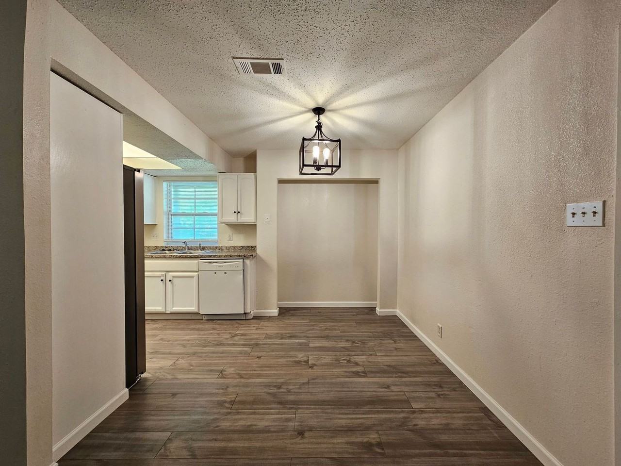 1208 Preswick Cir - Photo 5 of 17