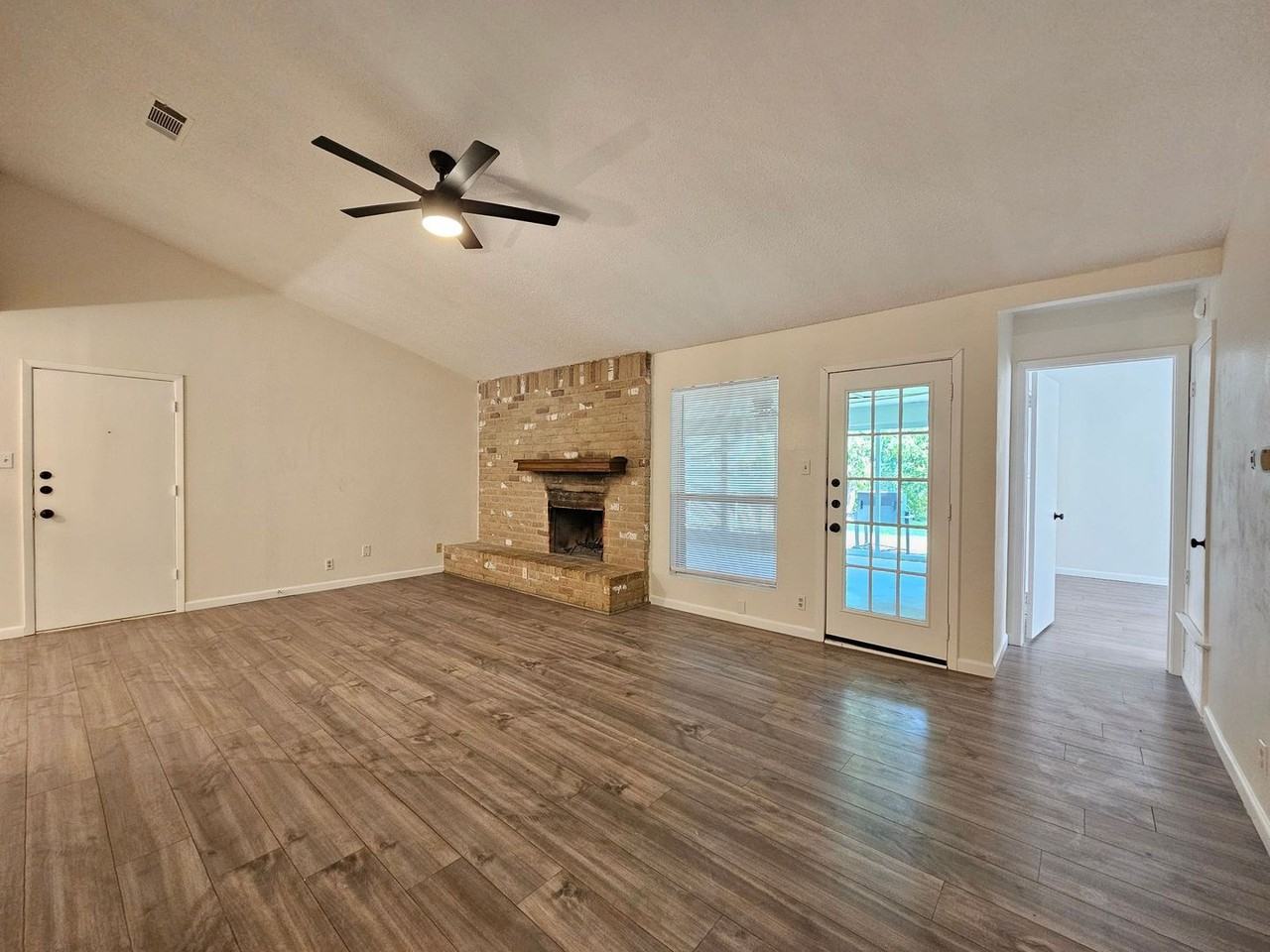 1208 Preswick Cir - Photo 6 of 17