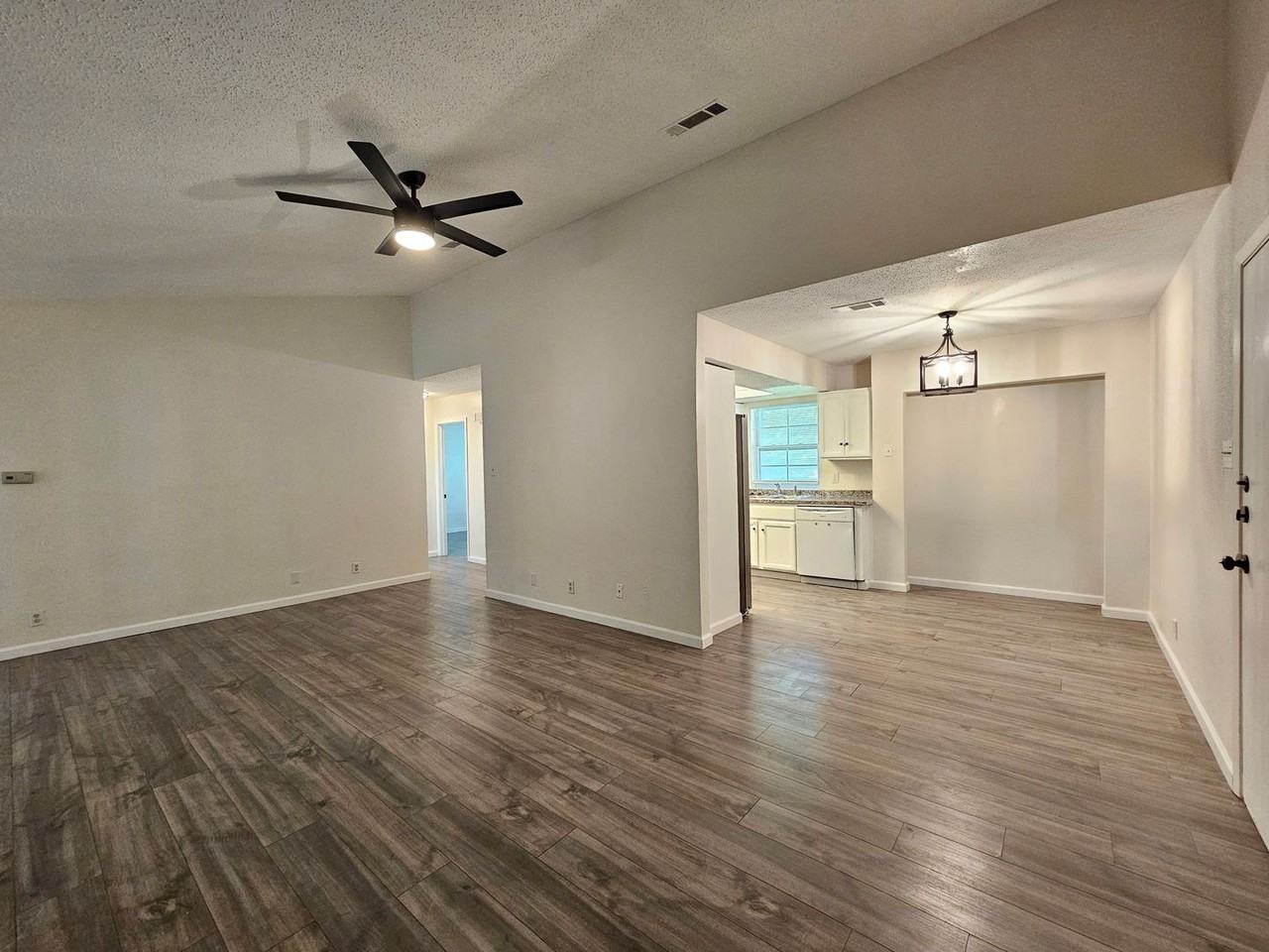 1208 Preswick Cir - Photo 7 of 17