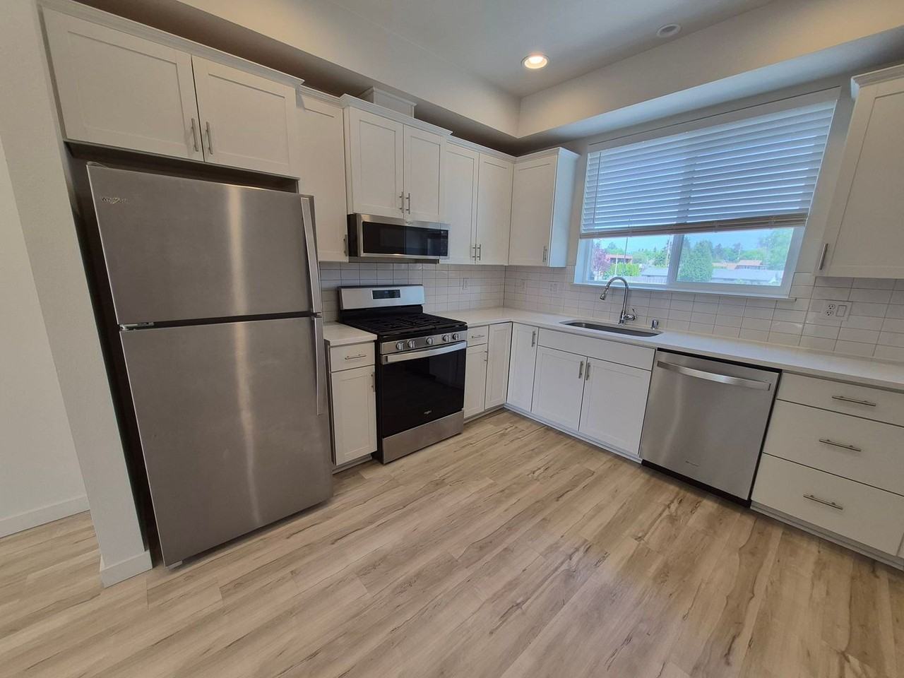 334 9th Ave Se #B7 - Photo 6 of 11