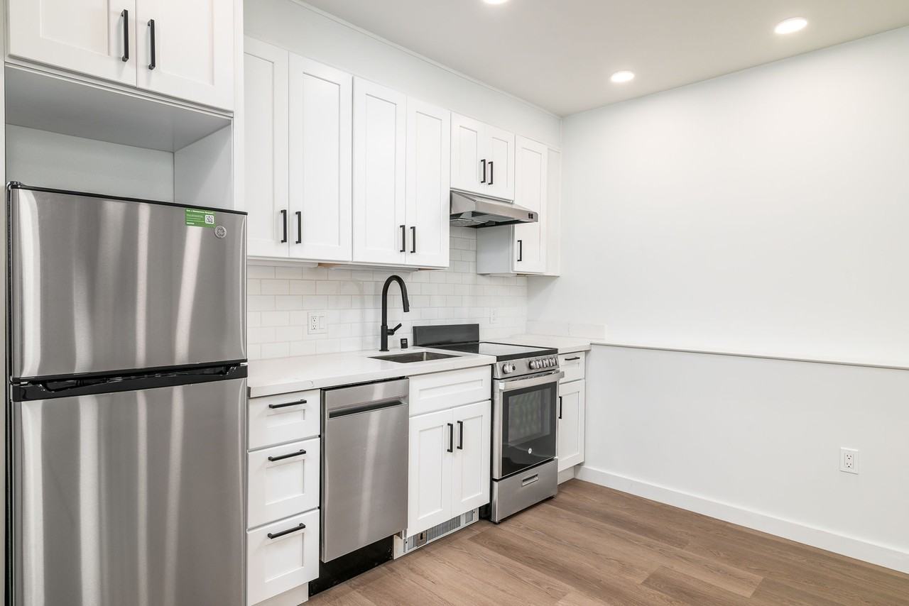 181 Bartlett - Photo 7 of 20