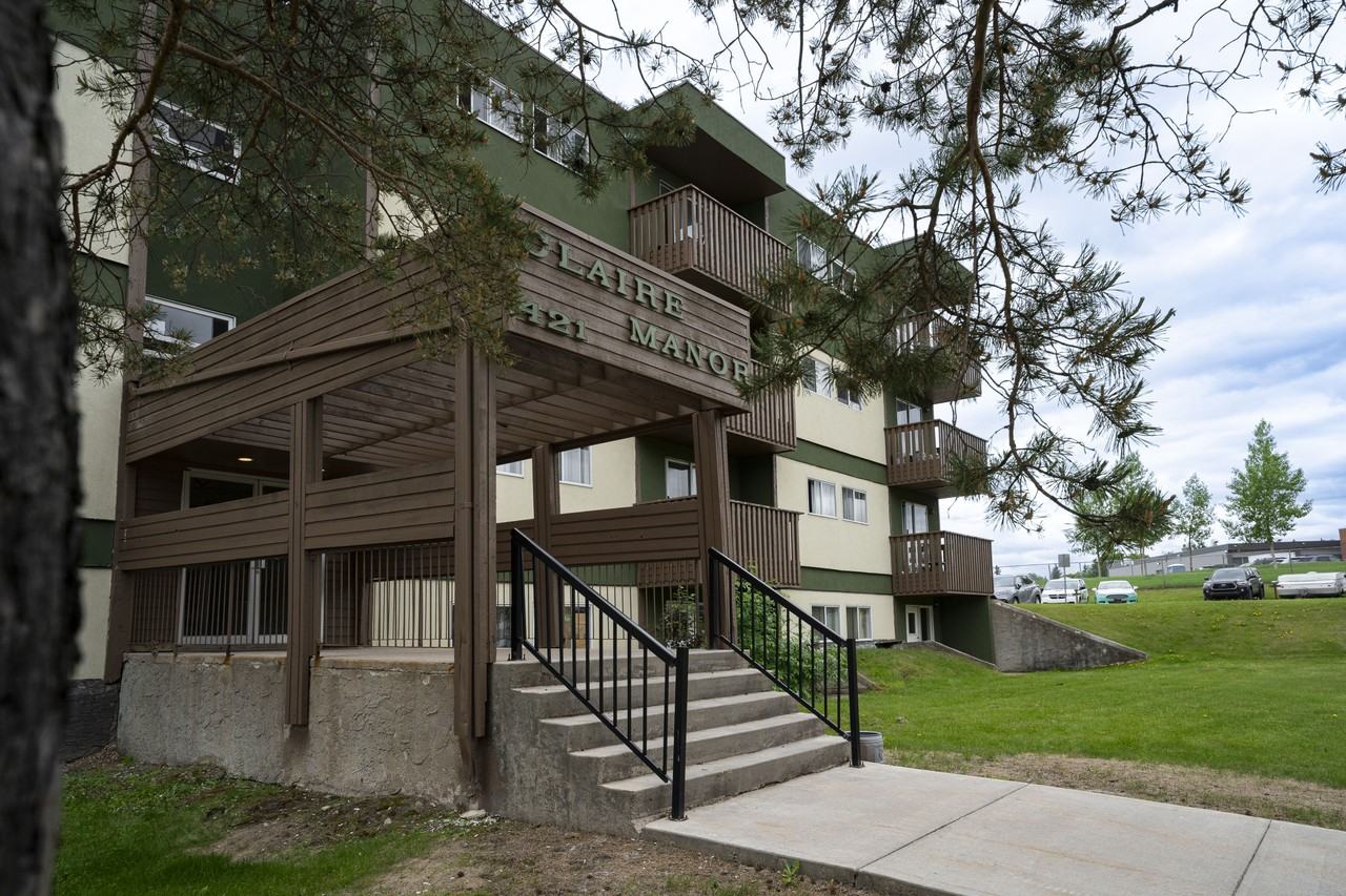 Claire Manor Apartments - Photo 2 of 4
