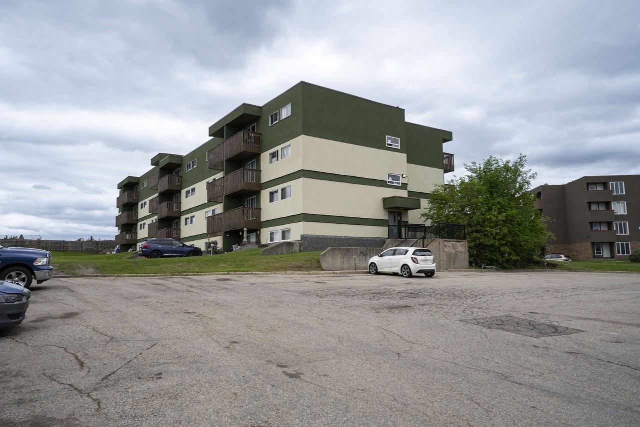 Claire Manor Apartments - Photo 4 of 4