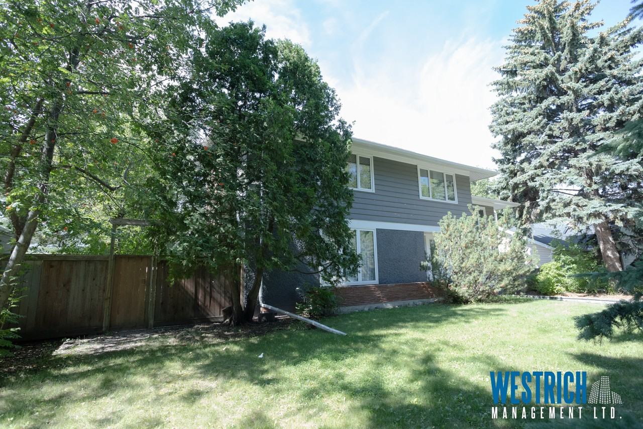 9240 116 St Northwest - Photo 3 of 50