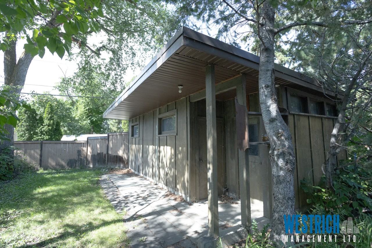 9240 116 St Northwest - Photo 5 of 50
