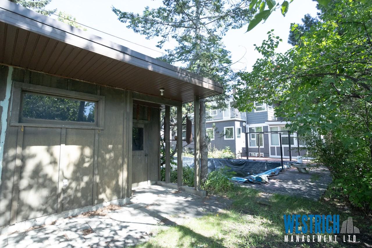 9240 116 St Northwest - Photo 6 of 50
