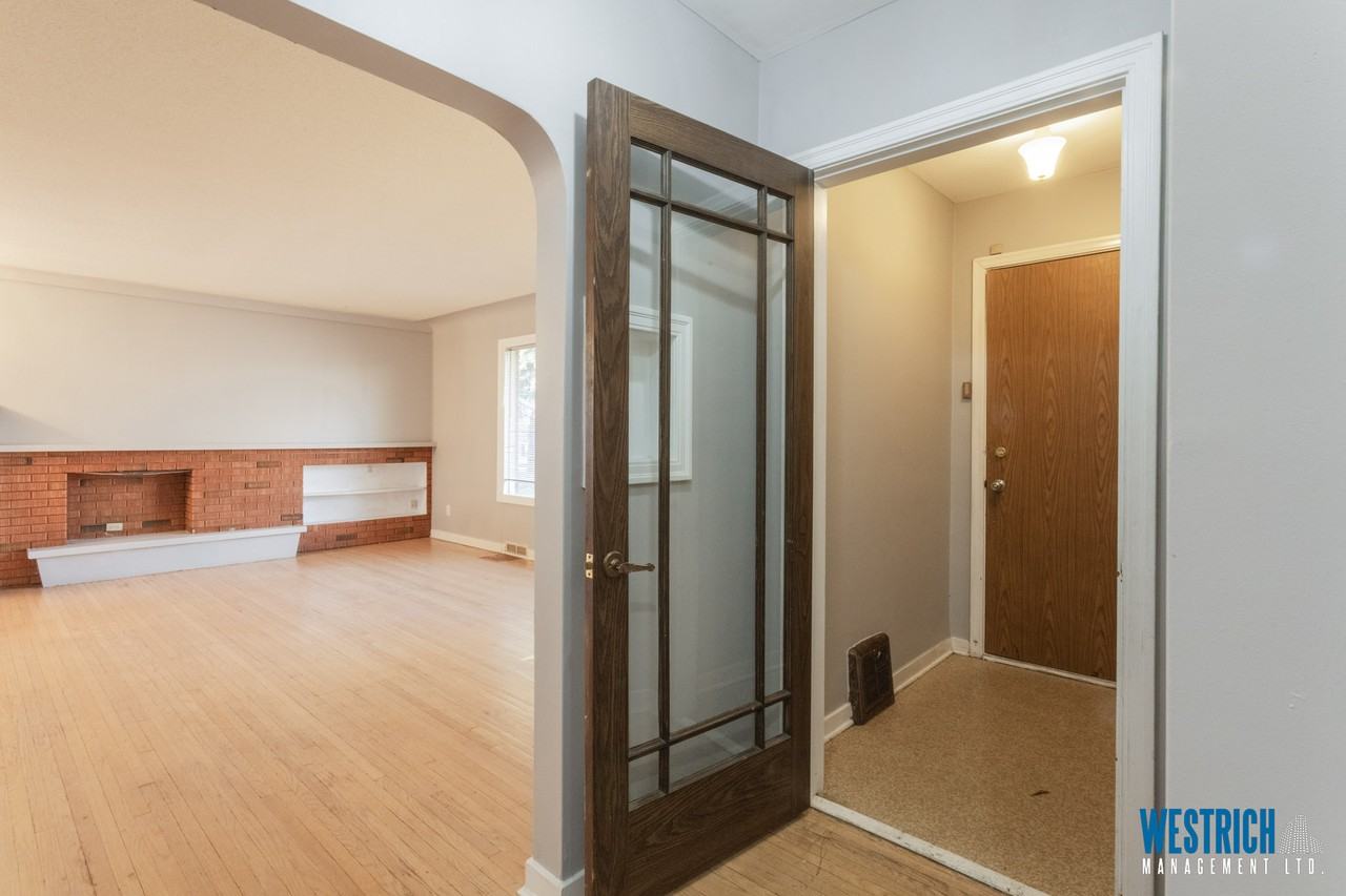8715 117 St Nw - Photo 2 of 38