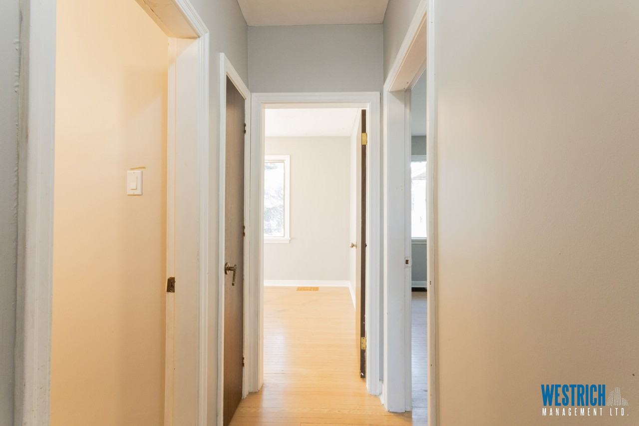 8715 117 St Nw - Photo 3 of 38