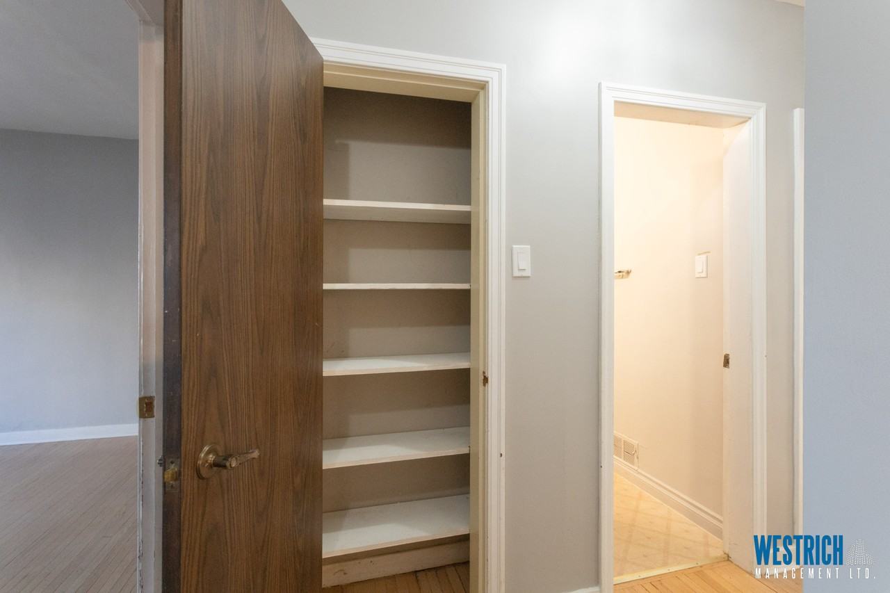 8715 117 St Nw - Photo 4 of 38