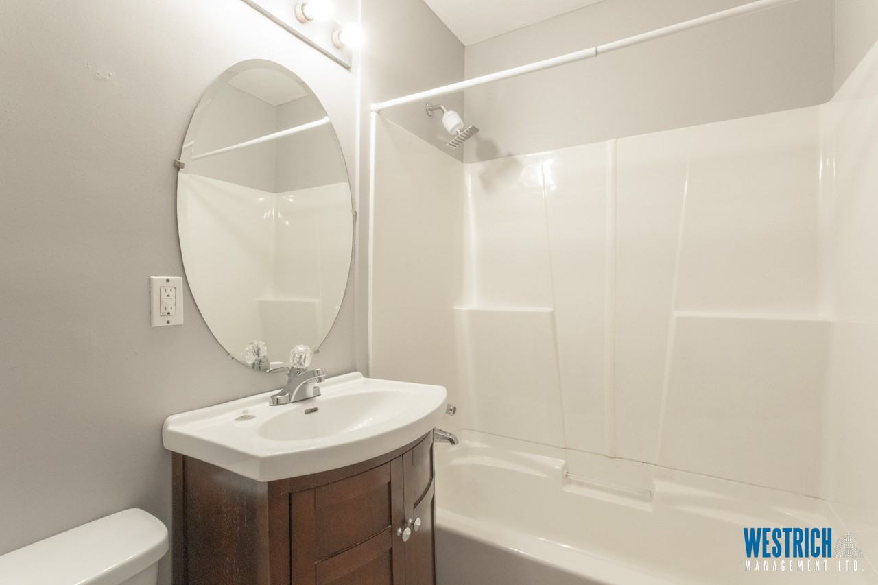 8715 117 St Nw - Photo 5 of 38