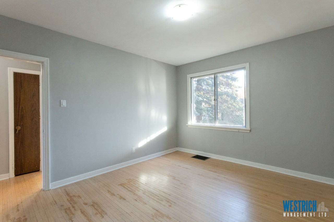 8715 117 St Nw - Photo 6 of 38