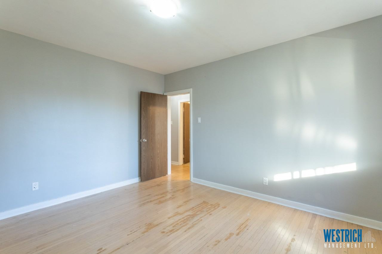 8715 117 St Nw - Photo 7 of 38