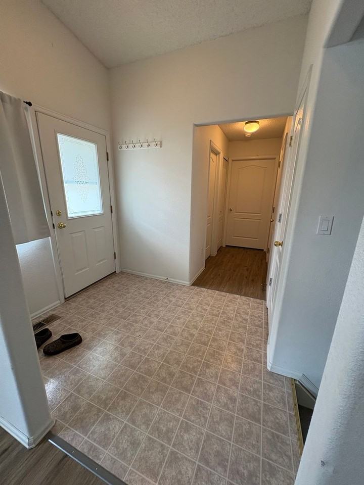 5050 Rill Valley Way - Photo 6 of 33