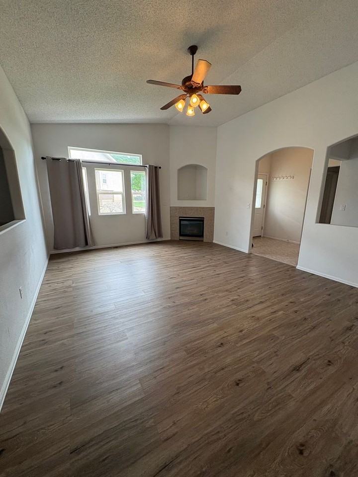 5050 Rill Valley Way - Photo 7 of 33