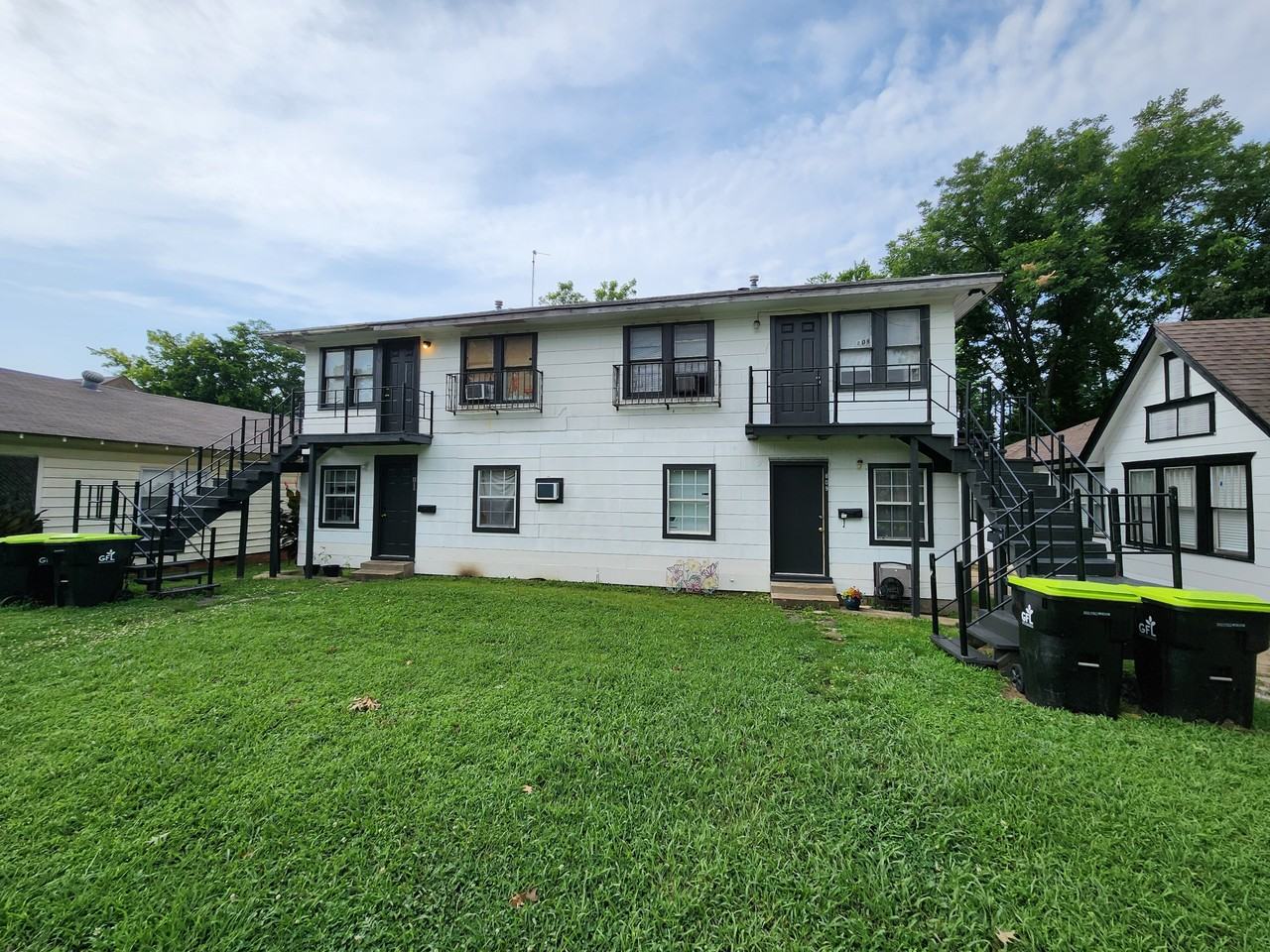 809 1/2 E 17th St #1