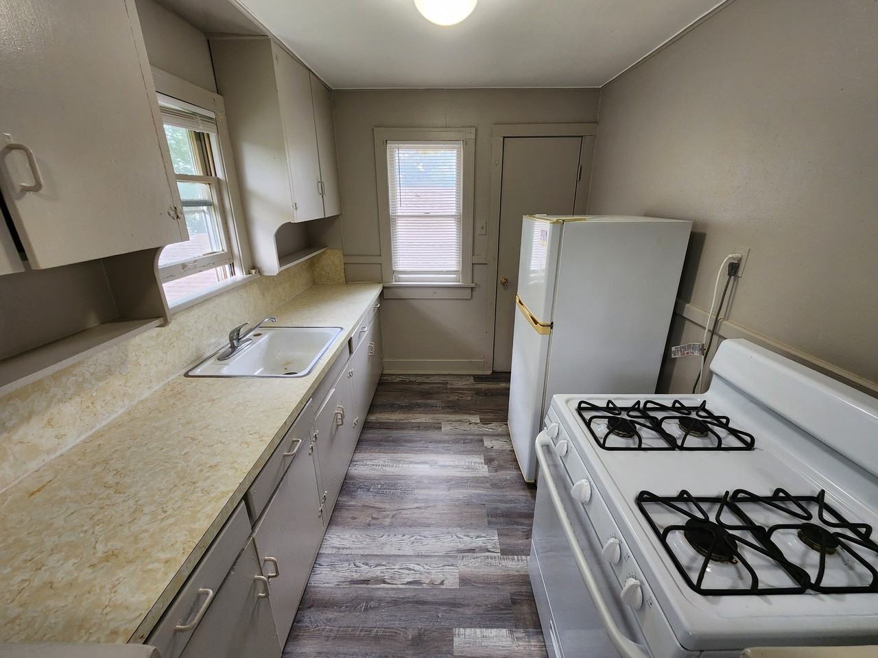 809 1/2 E 17th St #1 - Photo 7 of 8