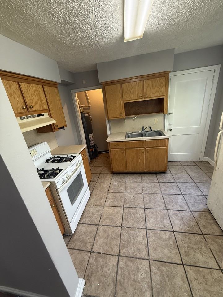 2222 14th St #A - Photo 5 of 17