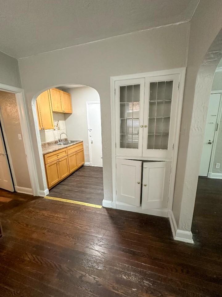 2646 Mayfield Rd - Photo 7 of 10