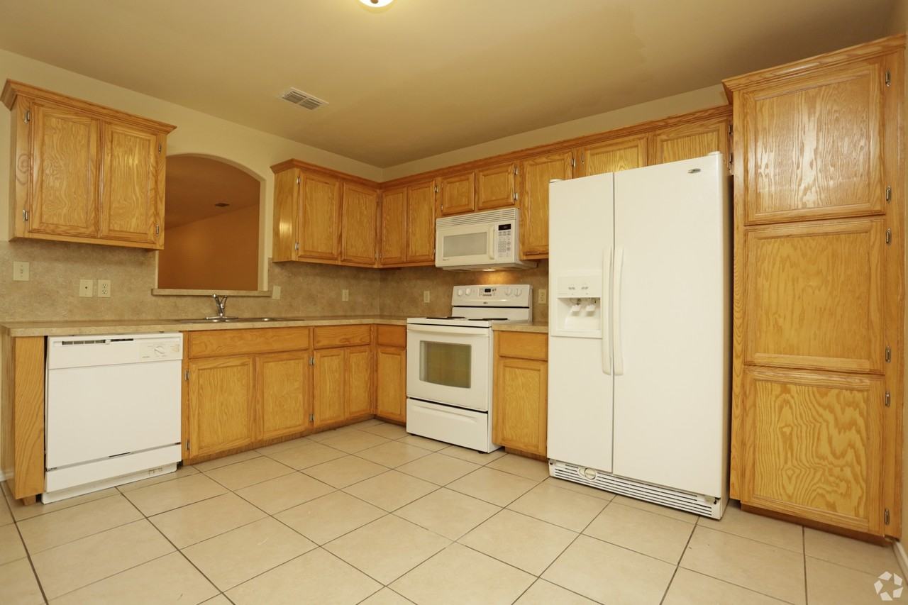 20469 Westfield Dr #60-01G - Photo 3 of 8