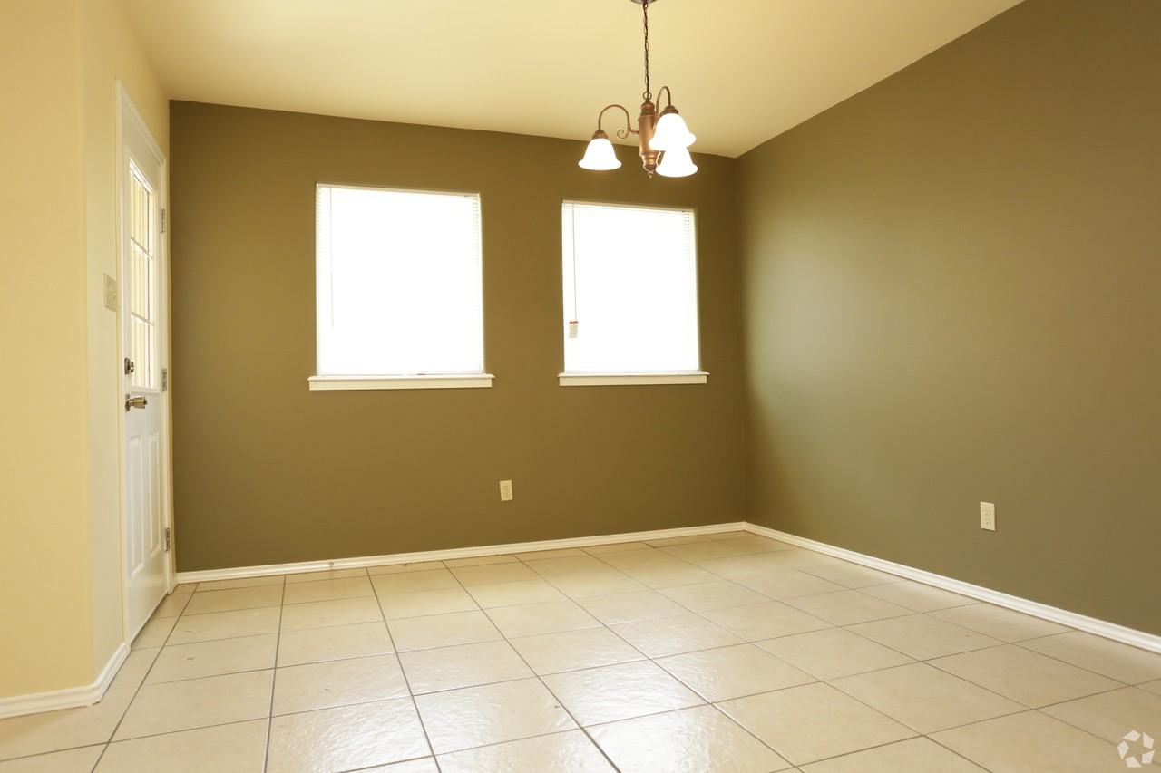 20469 Westfield Dr #60-01G - Photo 4 of 8