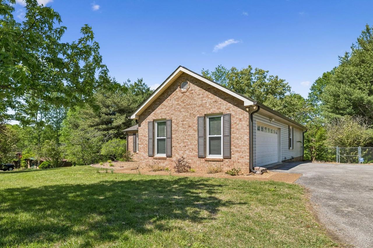 107 Keri Dr - Photo 7 of 20