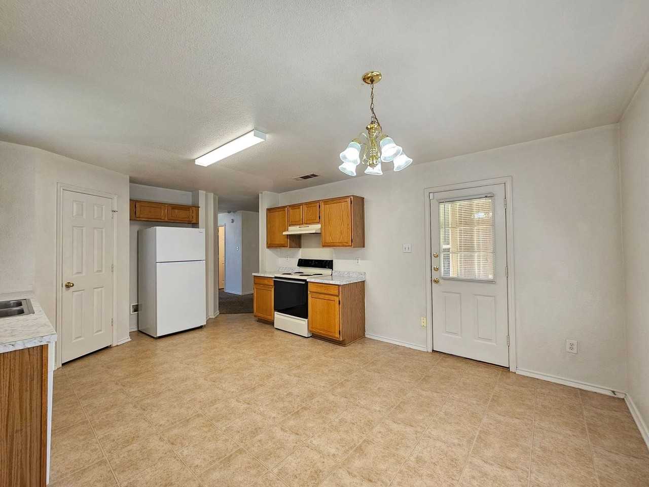 4604 Ledgestone Dr - Photo 3 of 17