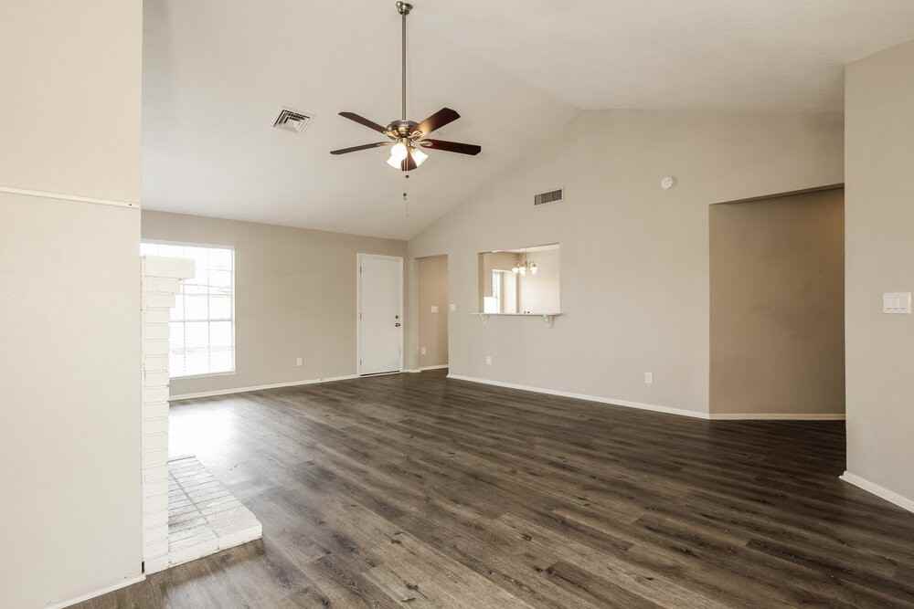6529 N 74th Dr - Photo 4 of 16
